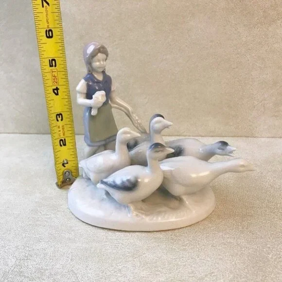 Gerold Porzellan Bavaria Western Germany Figurine Girl Geese Ducks collectors - Picture 7 of 12